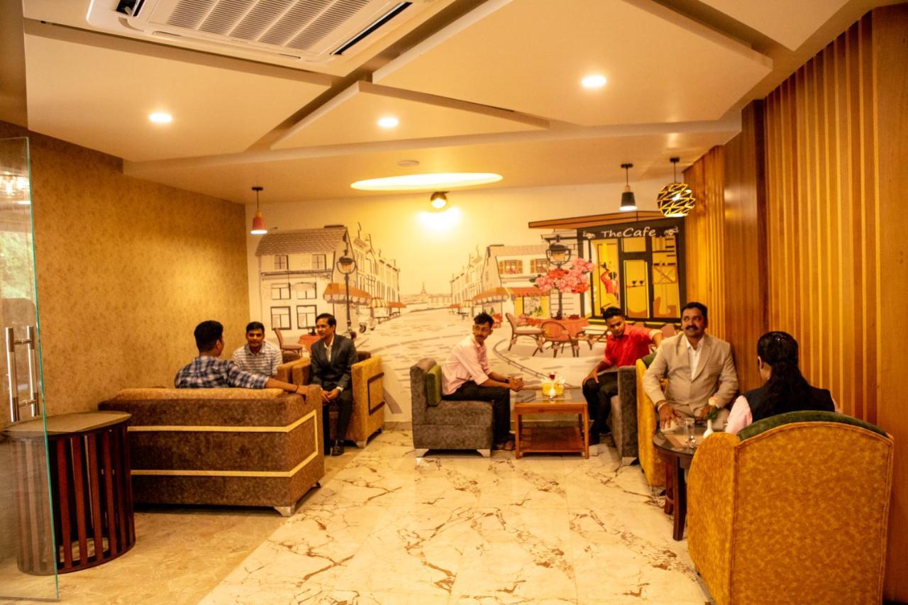 Hotel Eden Karwar Esterno foto