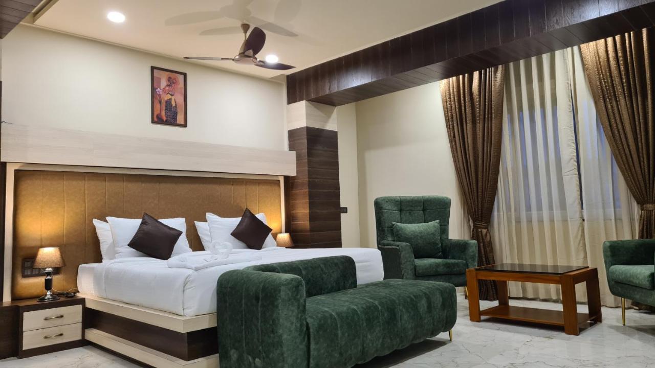 Hotel Eden Karwar Esterno foto