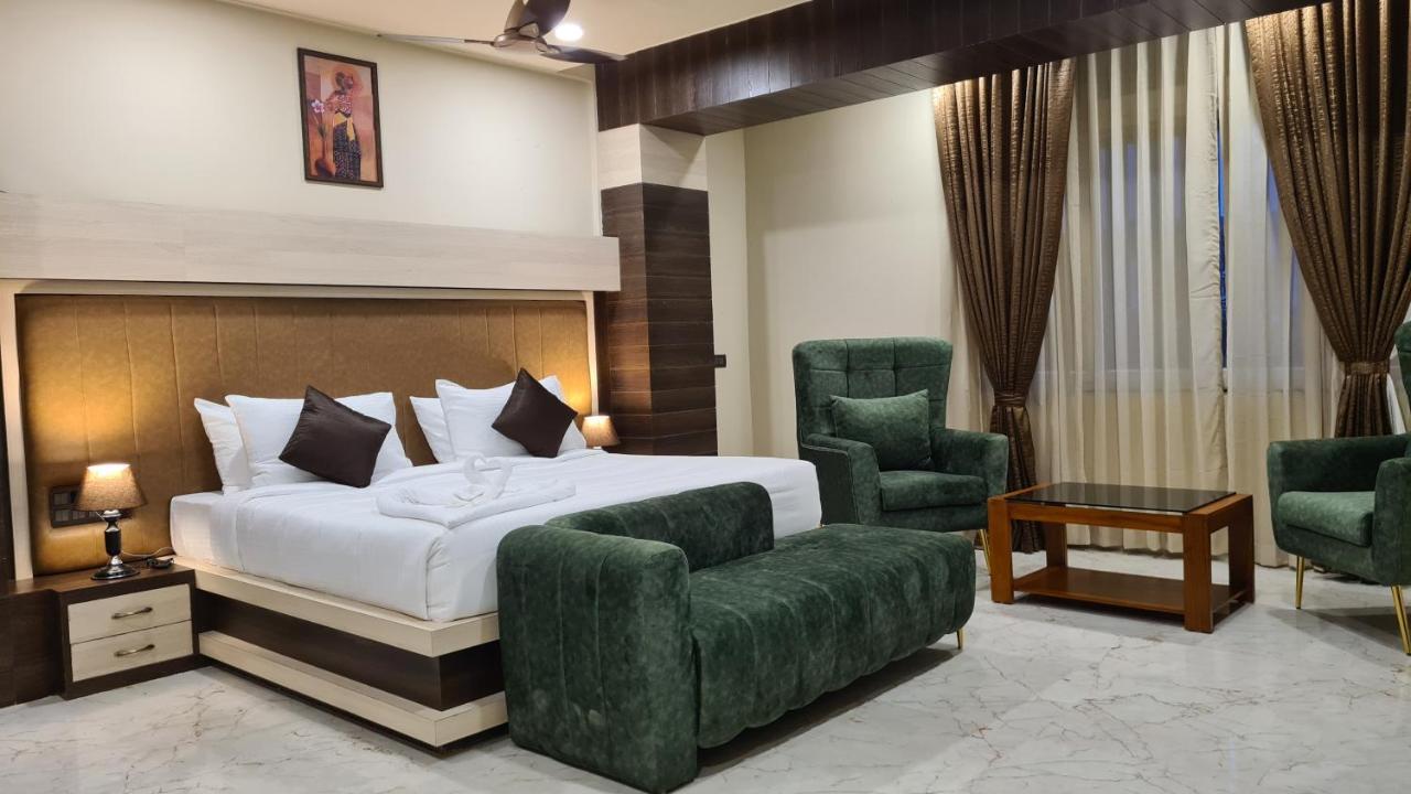 Hotel Eden Karwar Esterno foto
